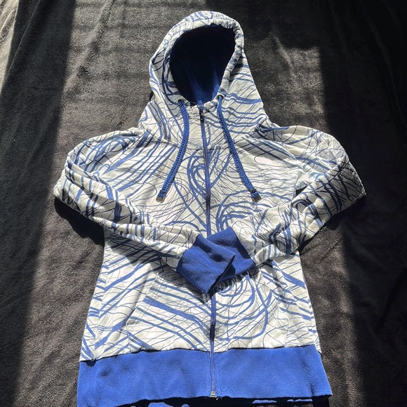 Abstract Scuba Sweater - Picture 2 of 6